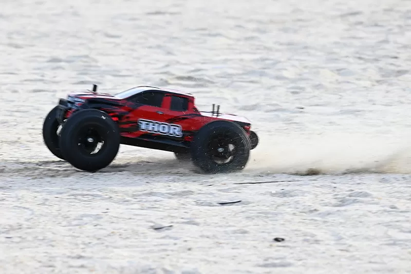 10 Масштаб 4WD Внедорожник Nitro RC Truggy 2,4G Двигатель Высокая скорость # RH1001