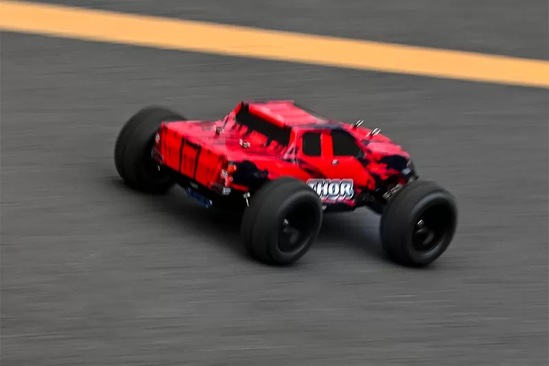 10 Масштаб 4WD Внедорожник Nitro RC Truggy 2,4G Двигатель Высокая скорость # RH1002